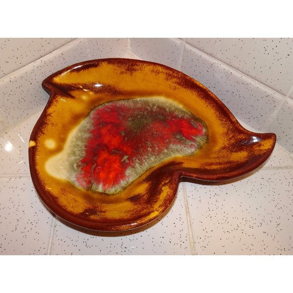 Vintage Ceramic Leaf Serving Dish or Trinket Dish 1970s mcm retro decor atomic - Picture 1 of 12
